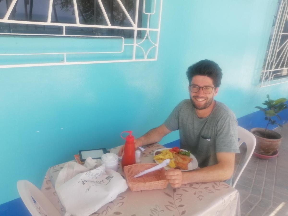 Hospedaje Restaurante El Hombre Puerto Chicama Extérieur photo
