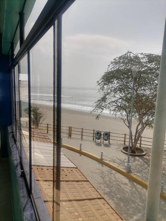 Hospedaje Restaurante El Hombre Puerto Chicama Extérieur photo